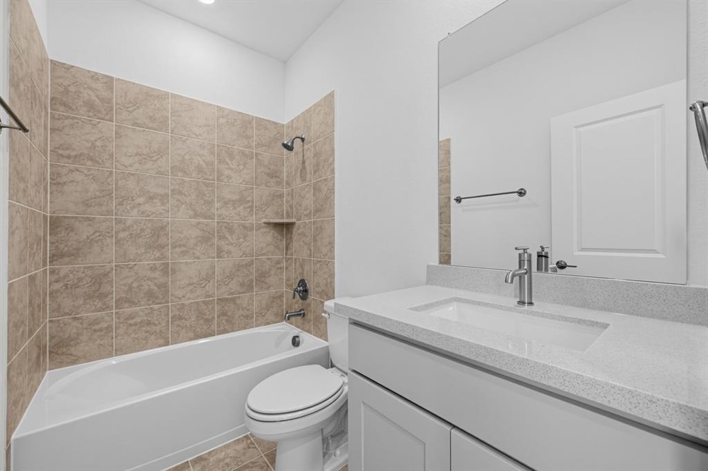 2412 Cottonwood Manor Property Photo 20