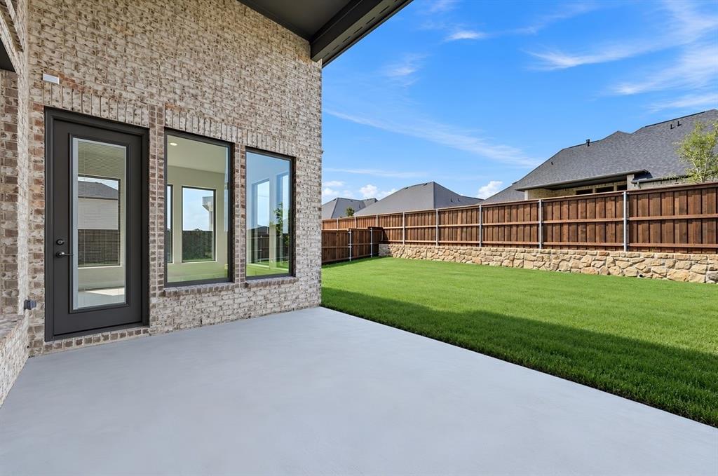 2412 Cottonwood Manor Property Photo 26