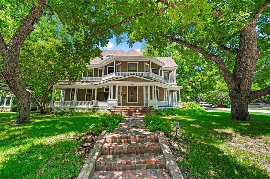 200 S Hawkins Street Property Photo 1