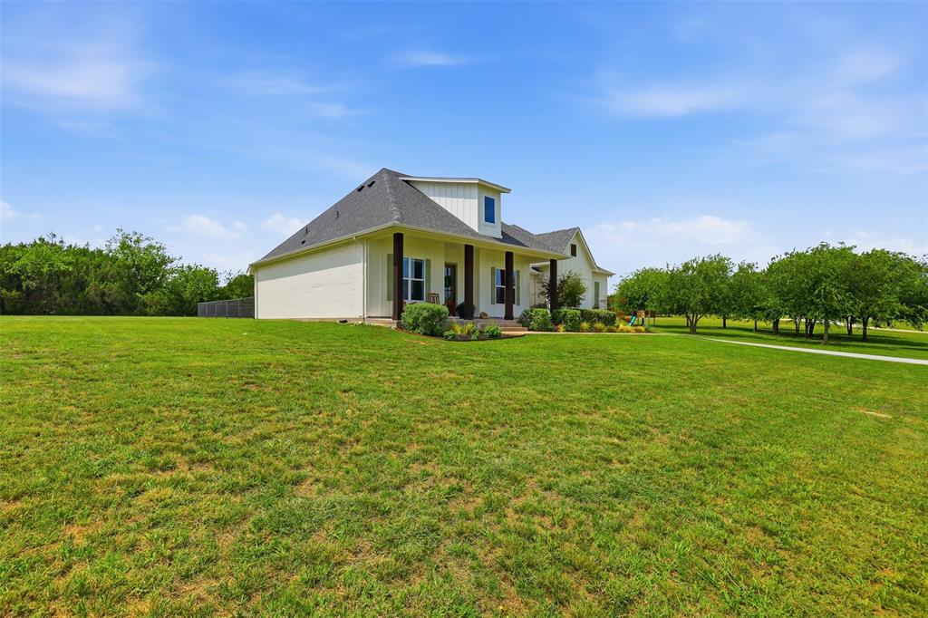 400 Stone Mountain Court Property Photo 3
