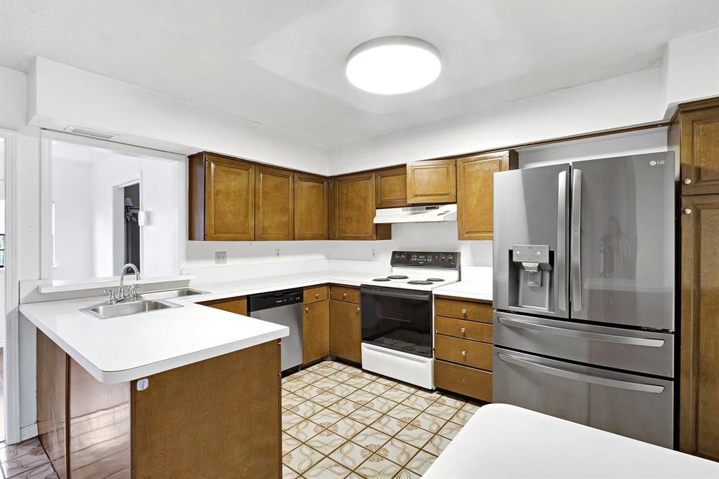 11926 Leisure Drive Property Photo 6