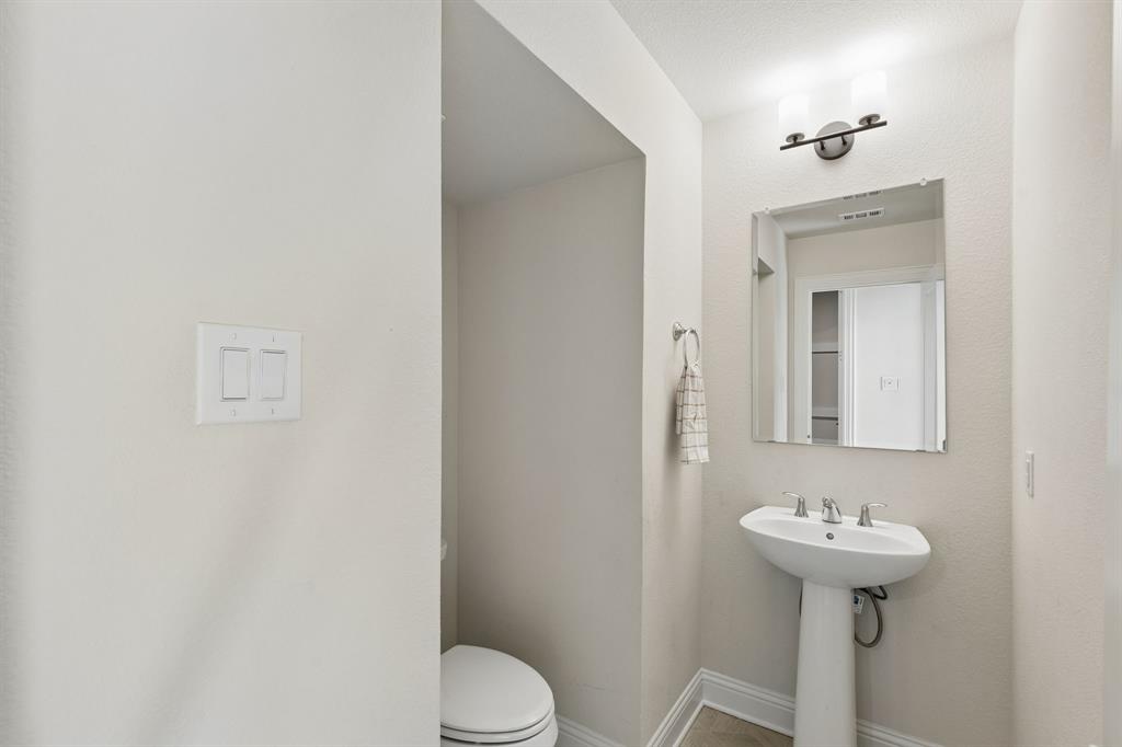 3005 Walker Way Property Photo 20