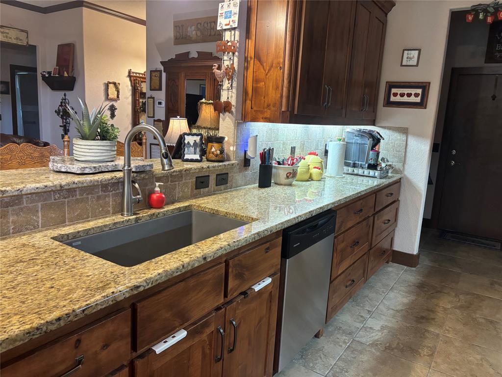 310 Donna Circle Property Photo 8
