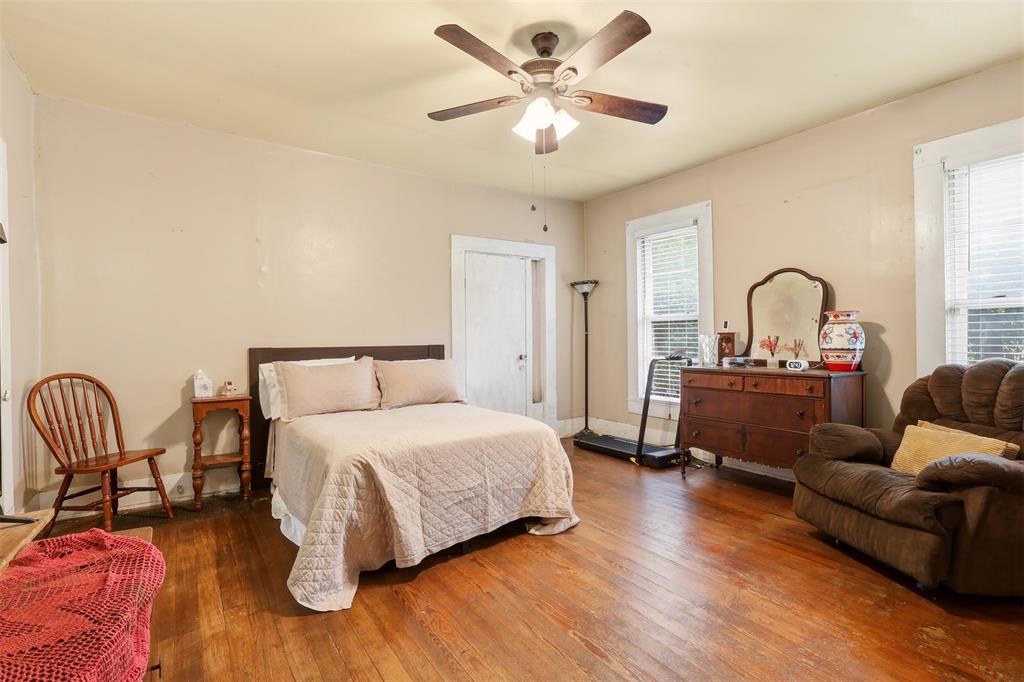 908 N Winnetka Avenue Property Photo 12