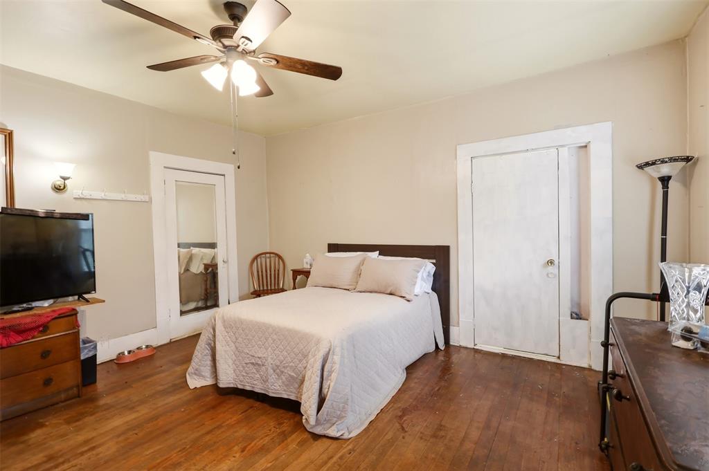908 N Winnetka Avenue Property Photo 13