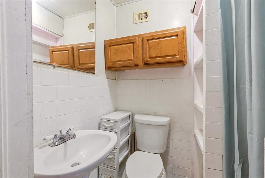 908 N Winnetka Avenue Property Photo 14