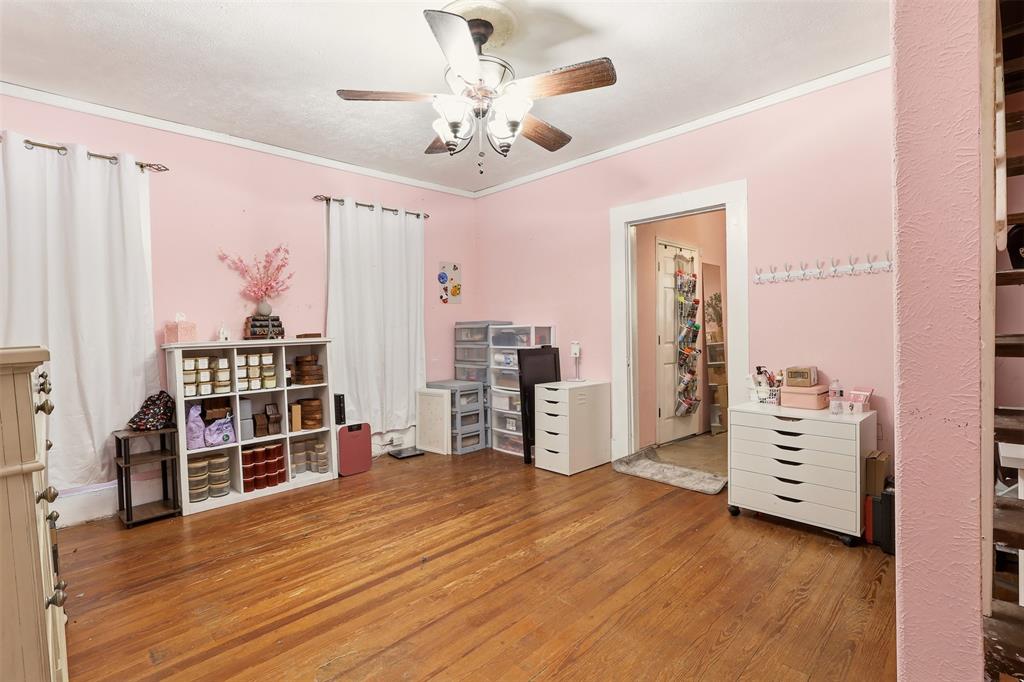 908 N Winnetka Avenue Property Photo 15