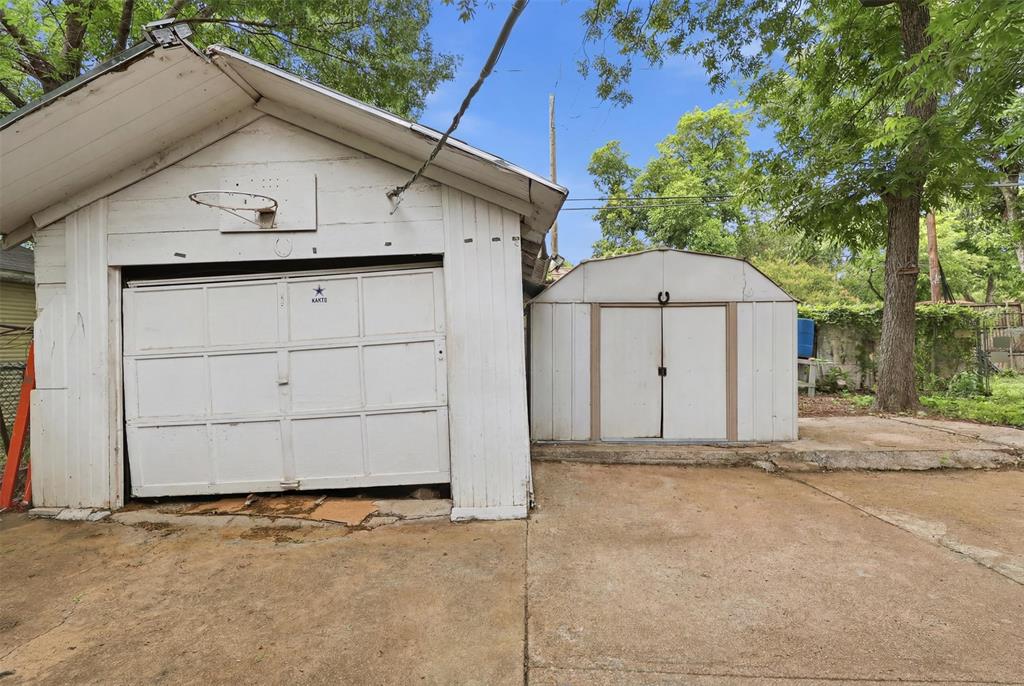 908 N Winnetka Avenue Property Photo 19