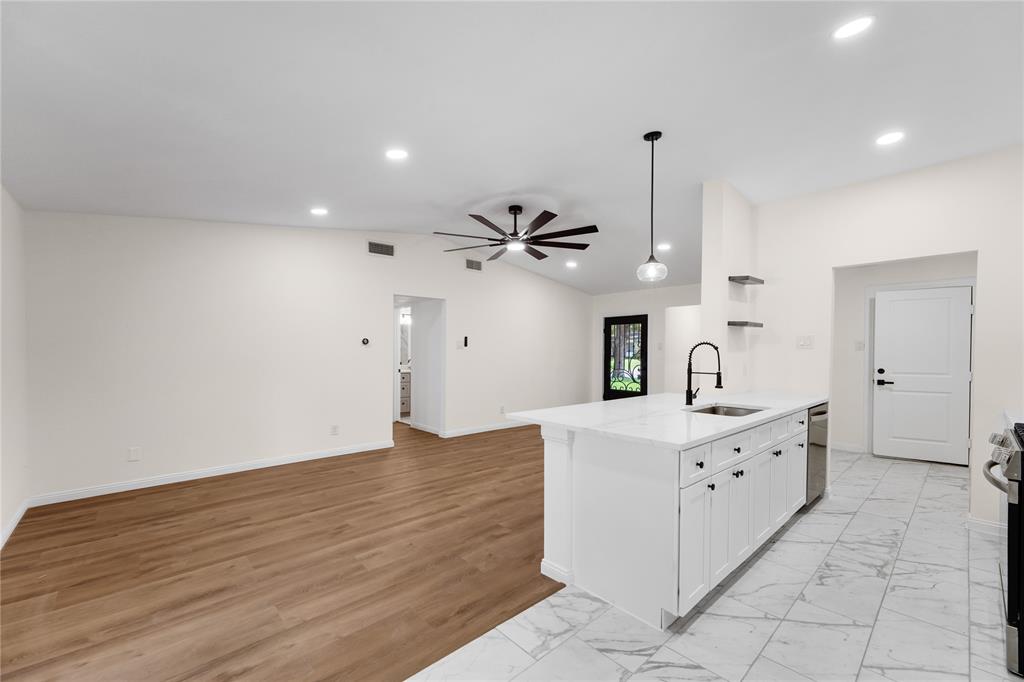 8616 Flicker Lane Property Photo 4