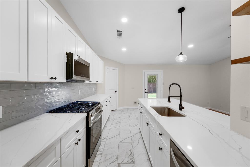 8616 Flicker Lane Property Photo 7