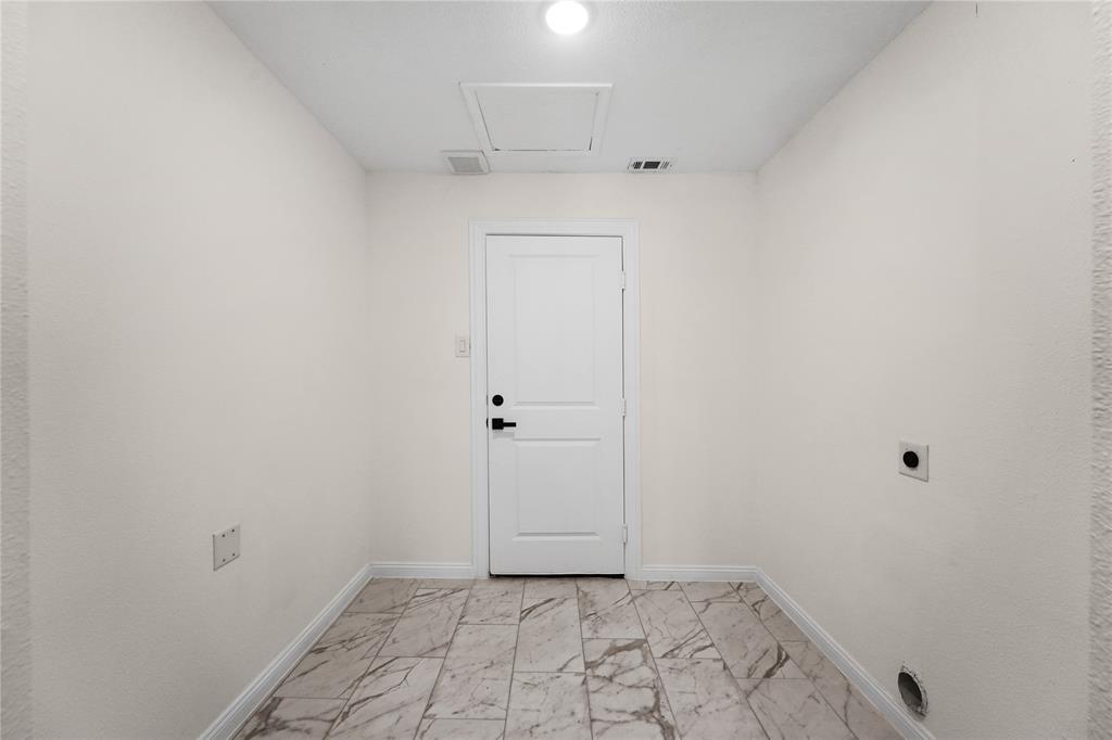8616 Flicker Lane Property Photo 17