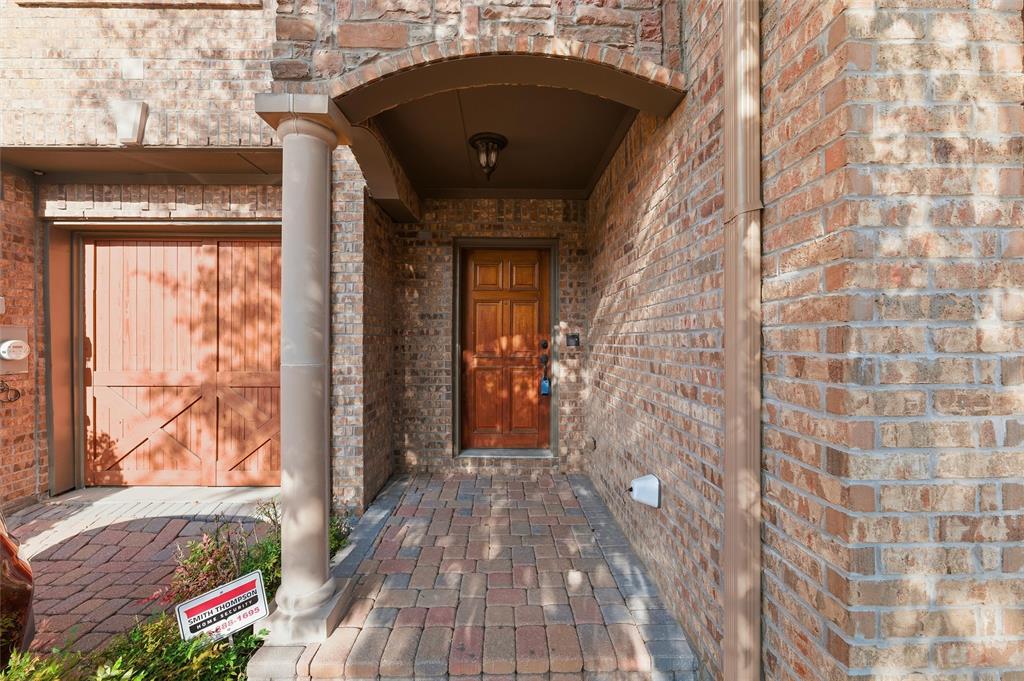 563 Rockingham Drive Property Photo 3