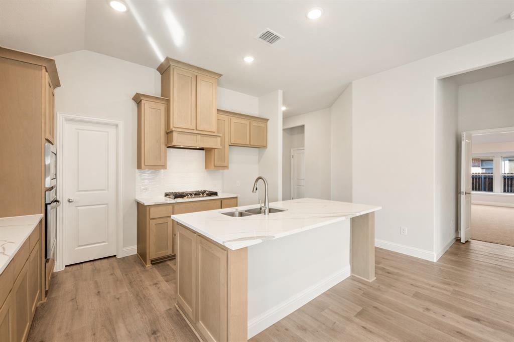 210 Comanche Trail Property Photo 13