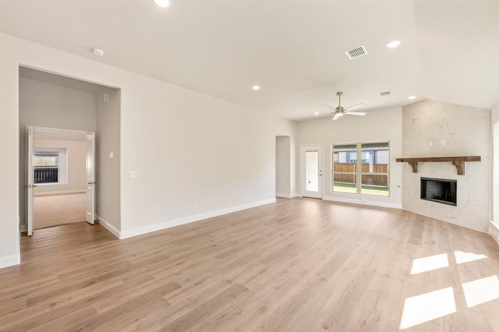 210 Comanche Trail Property Photo 17