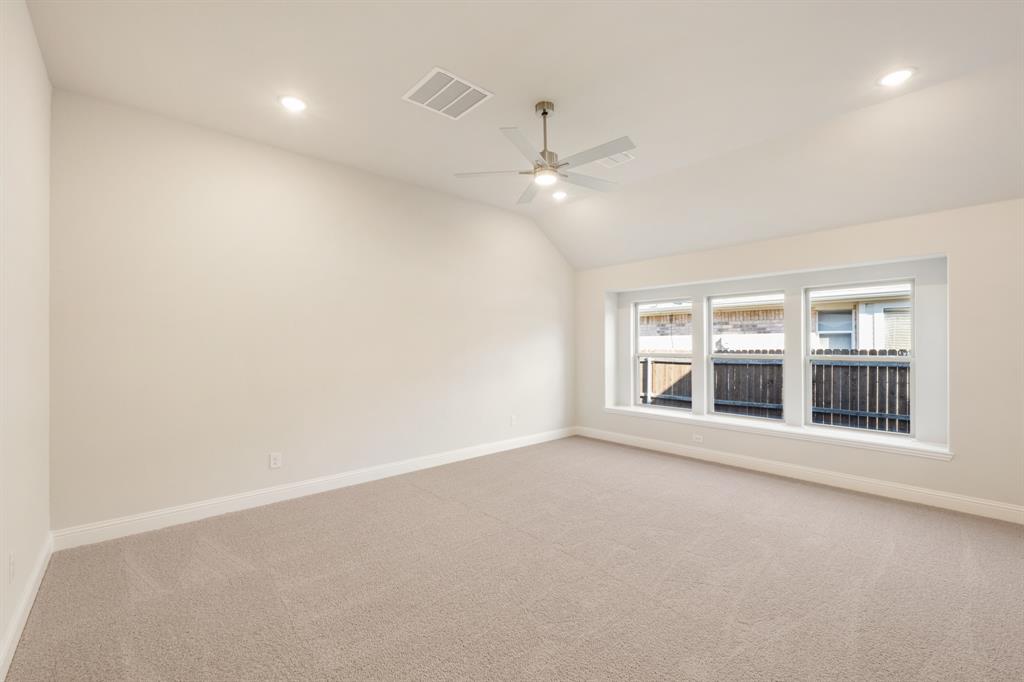 210 Comanche Trail Property Photo 18