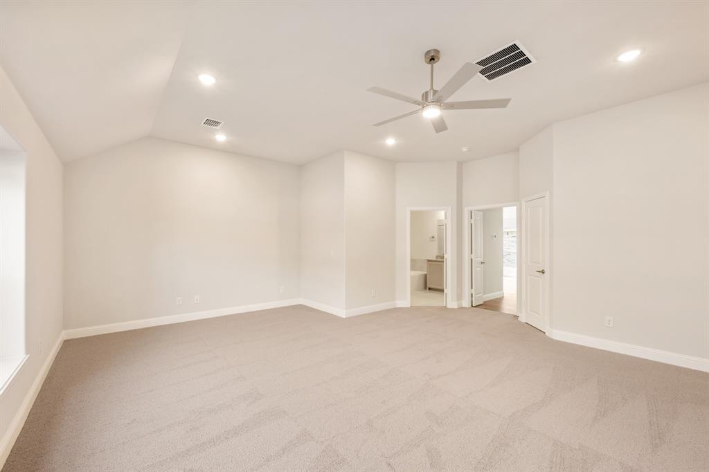 210 Comanche Trail Property Photo 19