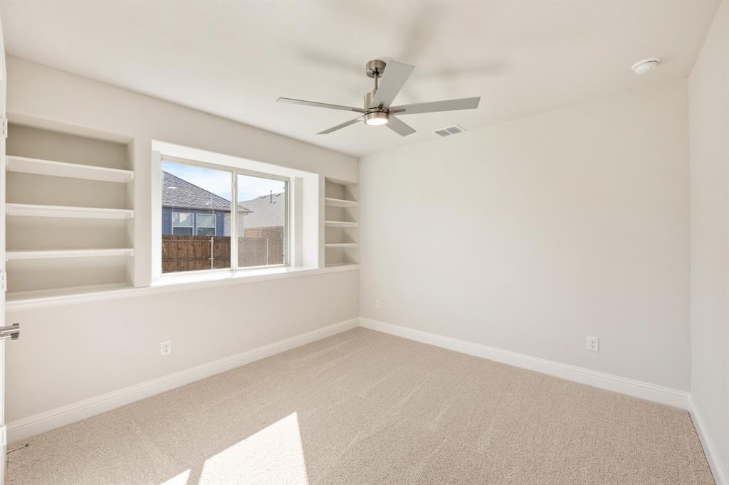 210 Comanche Trail Property Photo 22