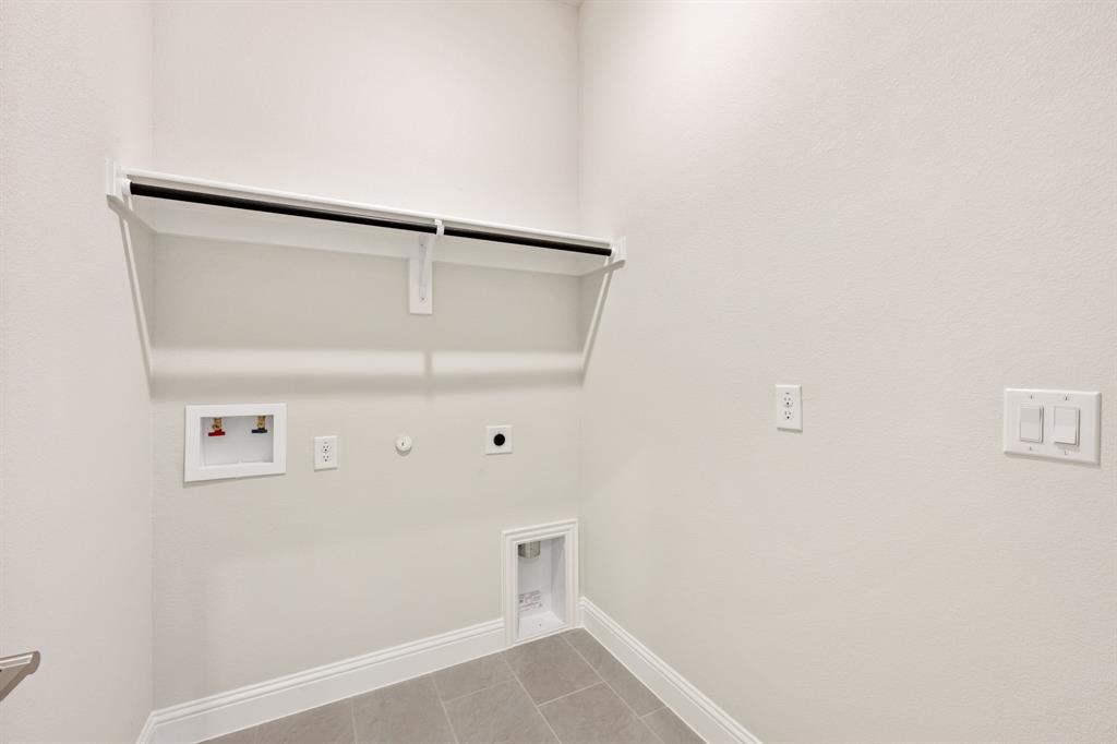 210 Comanche Trail Property Photo 31