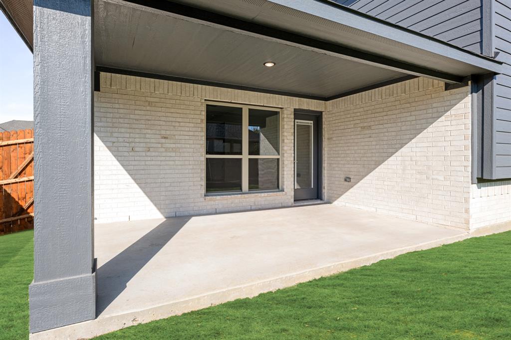 210 Comanche Trail Property Photo 32