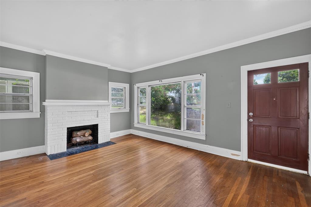 486 Ockley Drive Property Photo 3