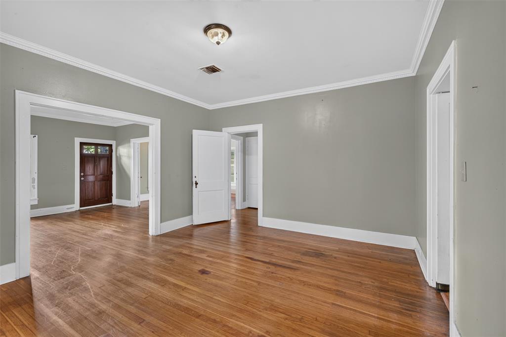 486 Ockley Drive Property Photo 6