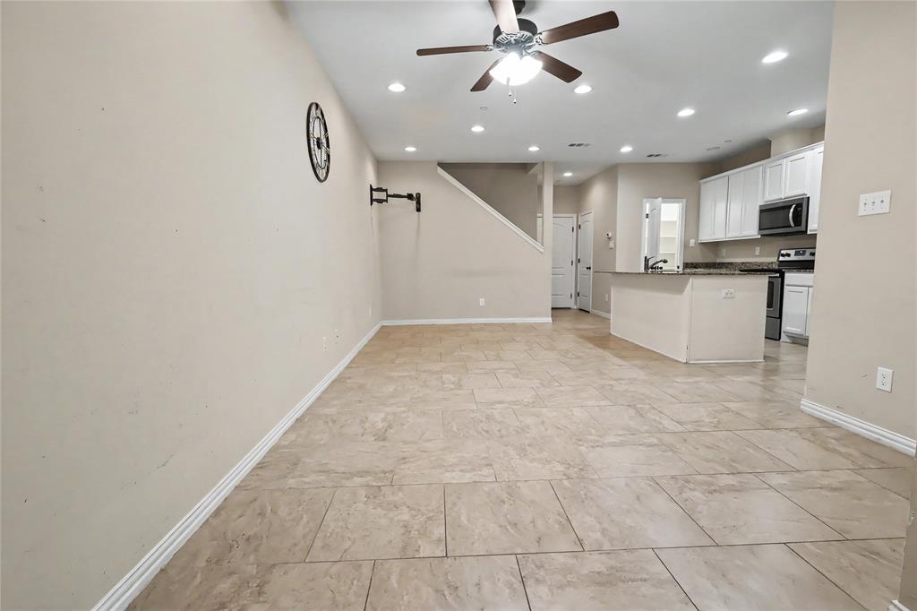 1922 Timber Oaks Drive Property Photo 2