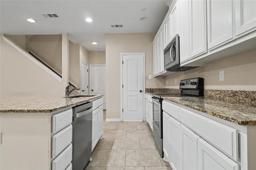 1922 Timber Oaks Drive Property Photo 6