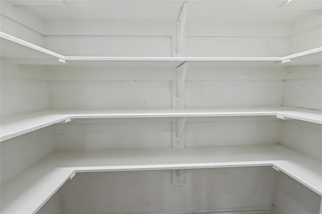 1922 Timber Oaks Drive Property Photo 7