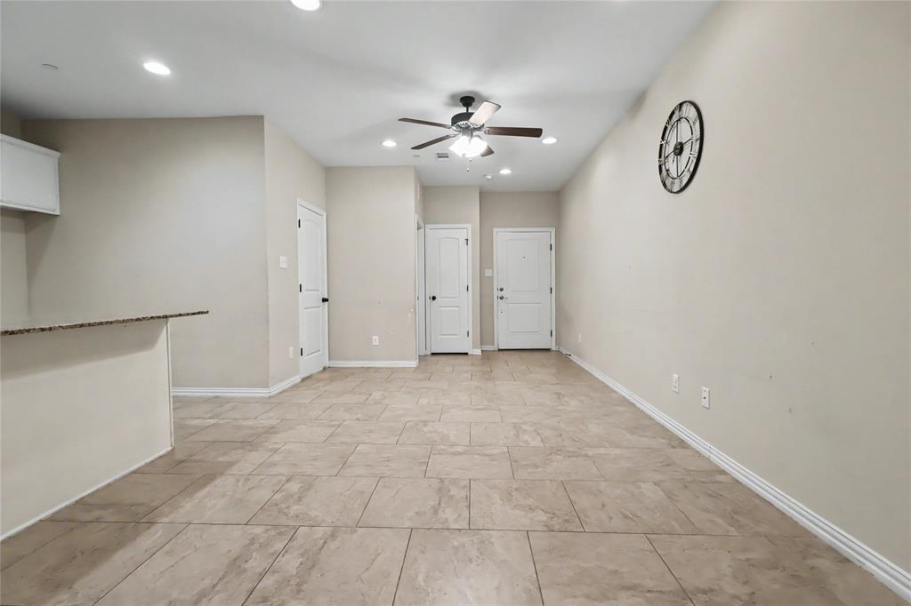 1922 Timber Oaks Drive Property Photo 8