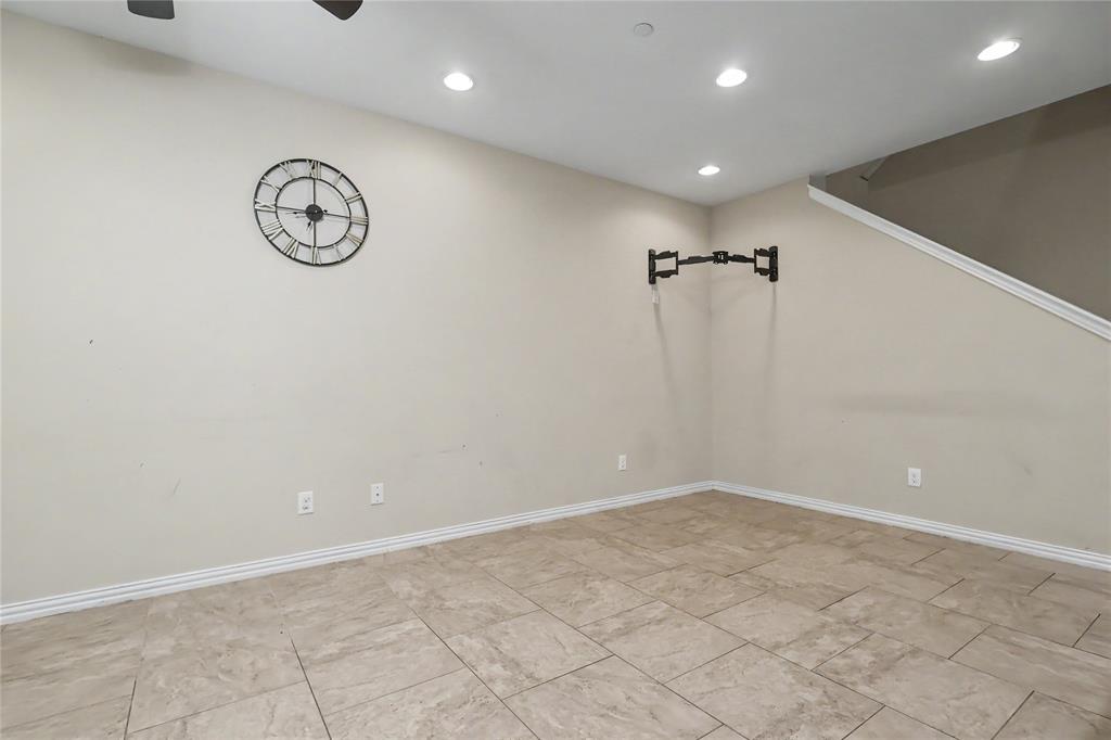 1922 Timber Oaks Drive Property Photo 9