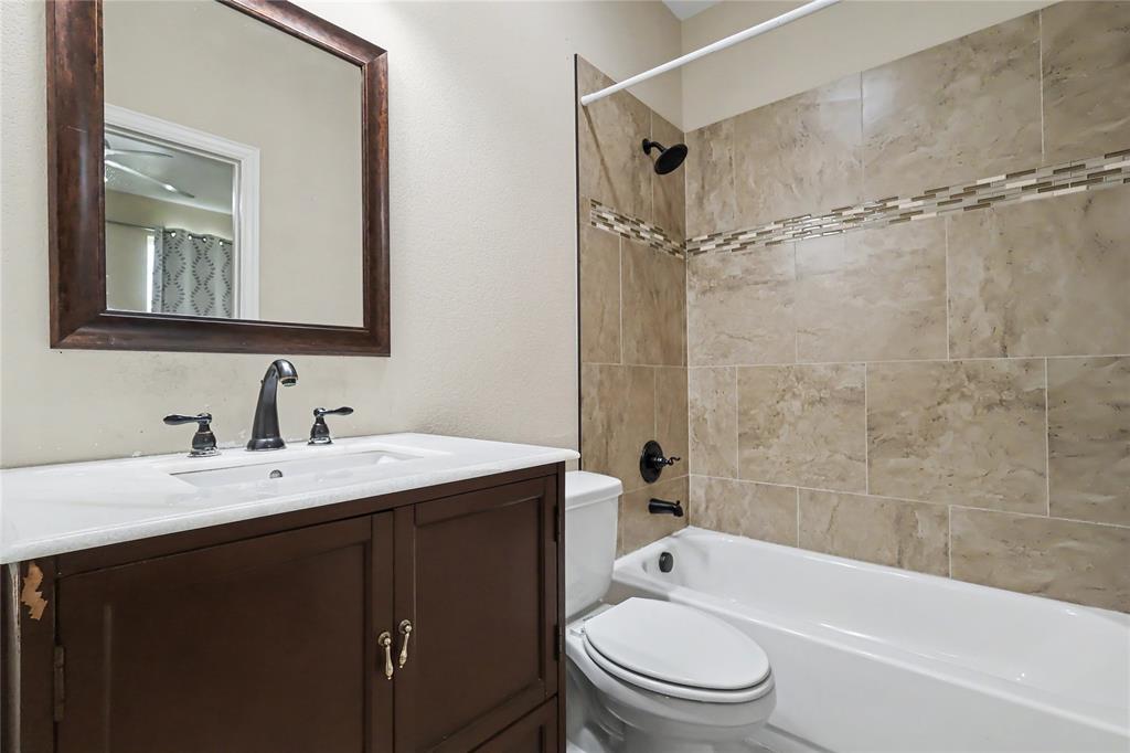 1922 Timber Oaks Drive Property Photo 10