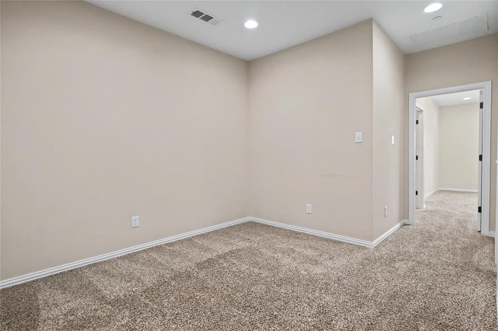 1922 Timber Oaks Drive Property Photo 15