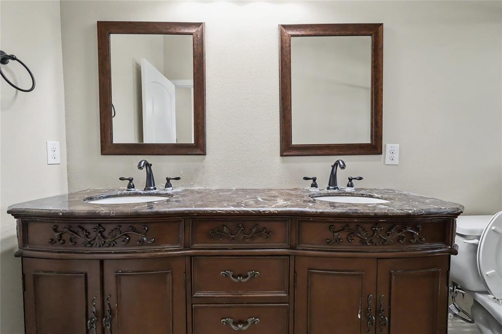1922 Timber Oaks Drive Property Photo 25