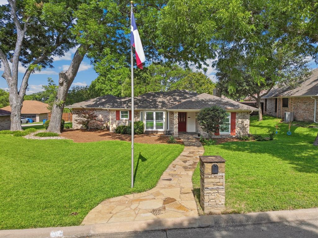 109 Crestwood Drive Property Photo 1