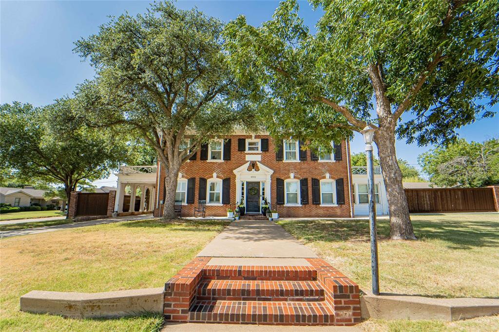 1002 E Lindsey Street Property Photo 1