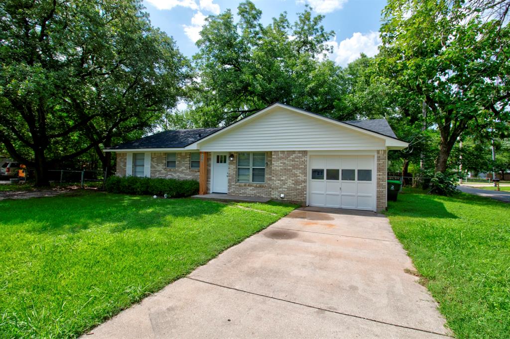327 W Mckinney Street Property Photo 2