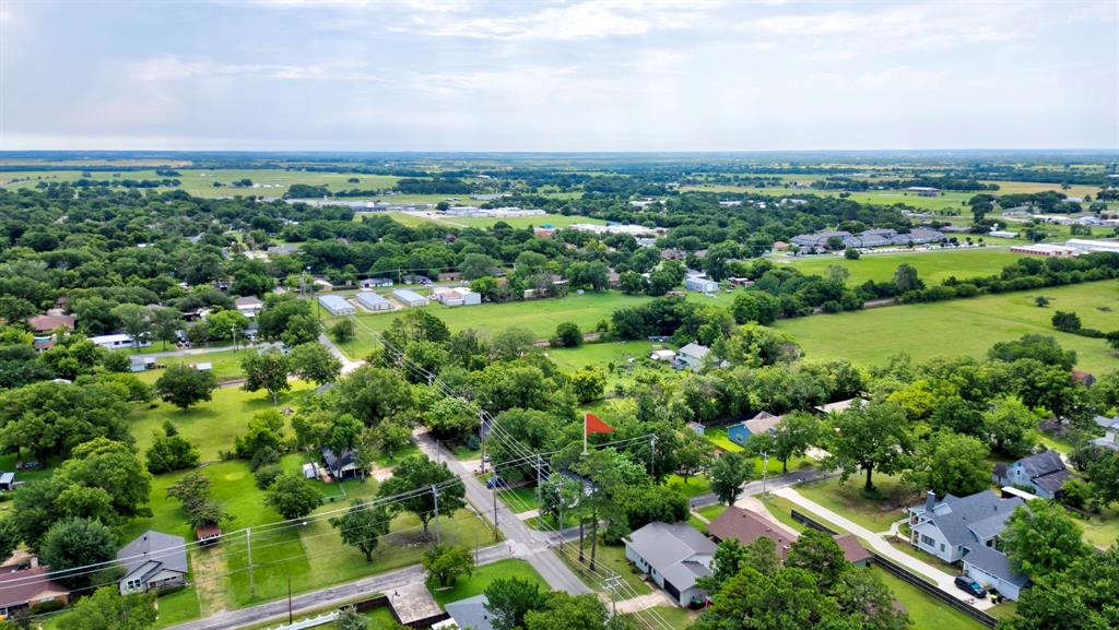 327 W Mckinney Street Property Photo 4