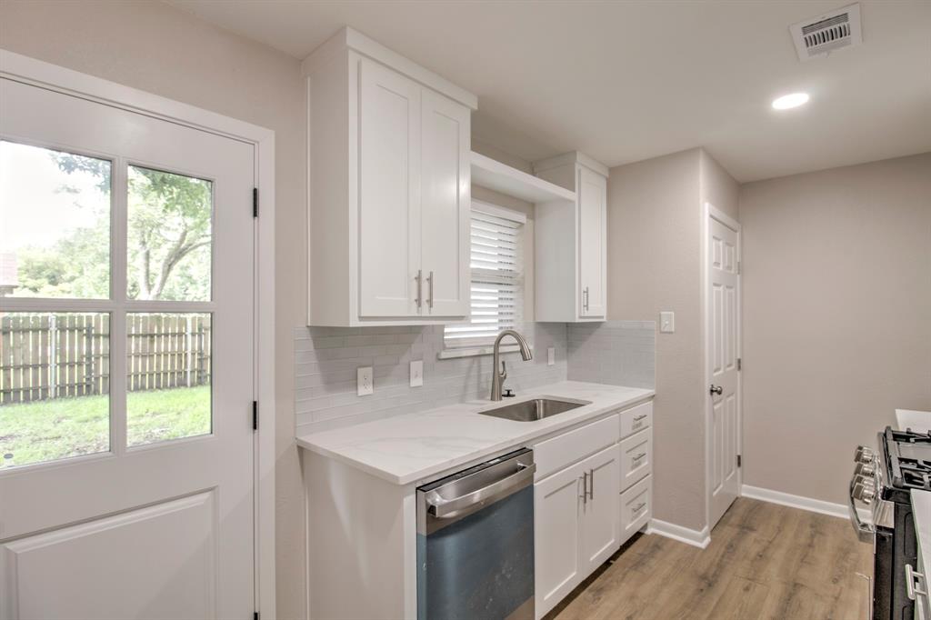 327 W Mckinney Street Property Photo 12