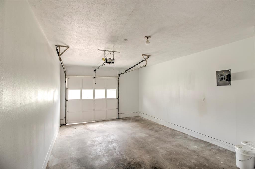 327 W Mckinney Street Property Photo 14