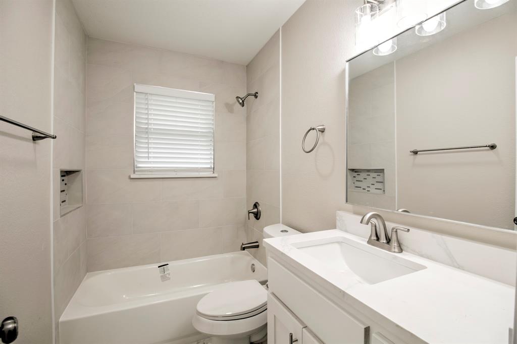 327 W Mckinney Street Property Photo 15