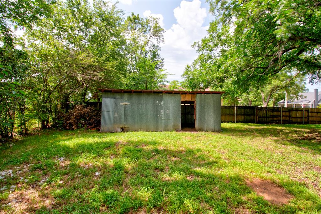 327 W Mckinney Street Property Photo 24