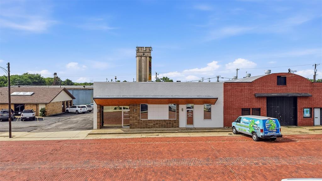 118 W Chestnut Street Property Photo 2