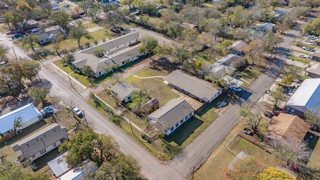 1100 N Mccart Street Property Photo 3