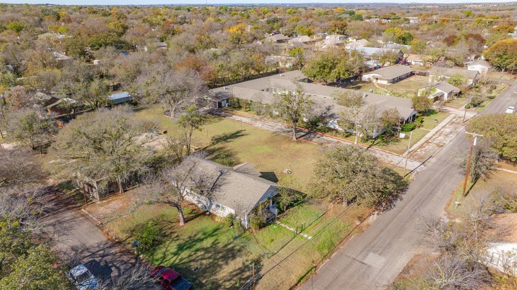 1100 N Mccart Street Property Photo 5