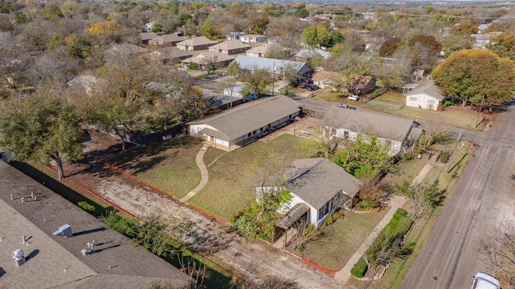 1100 N Mccart Street Property Photo 7