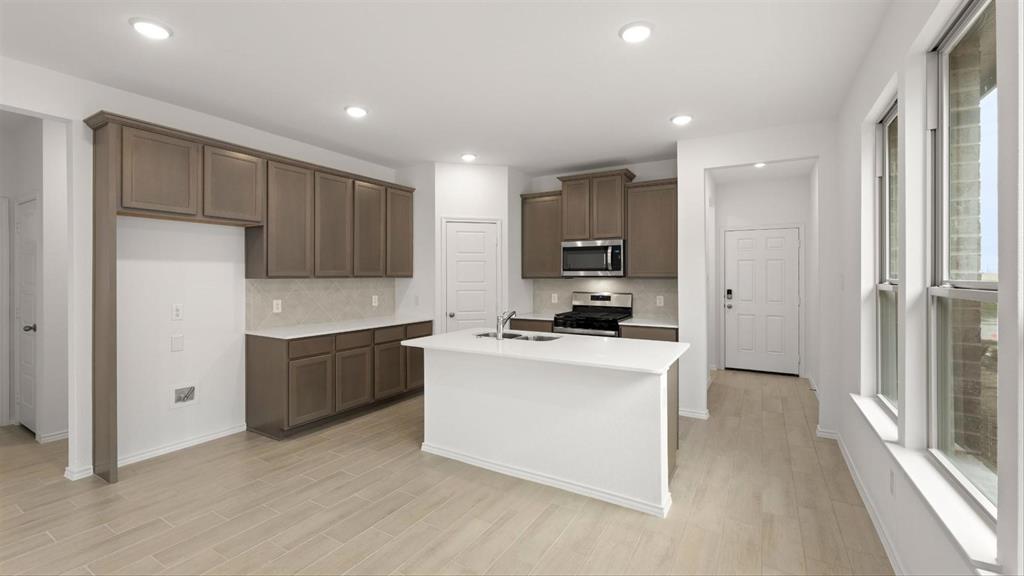 1644 Edgeway Drive Property Photo 3