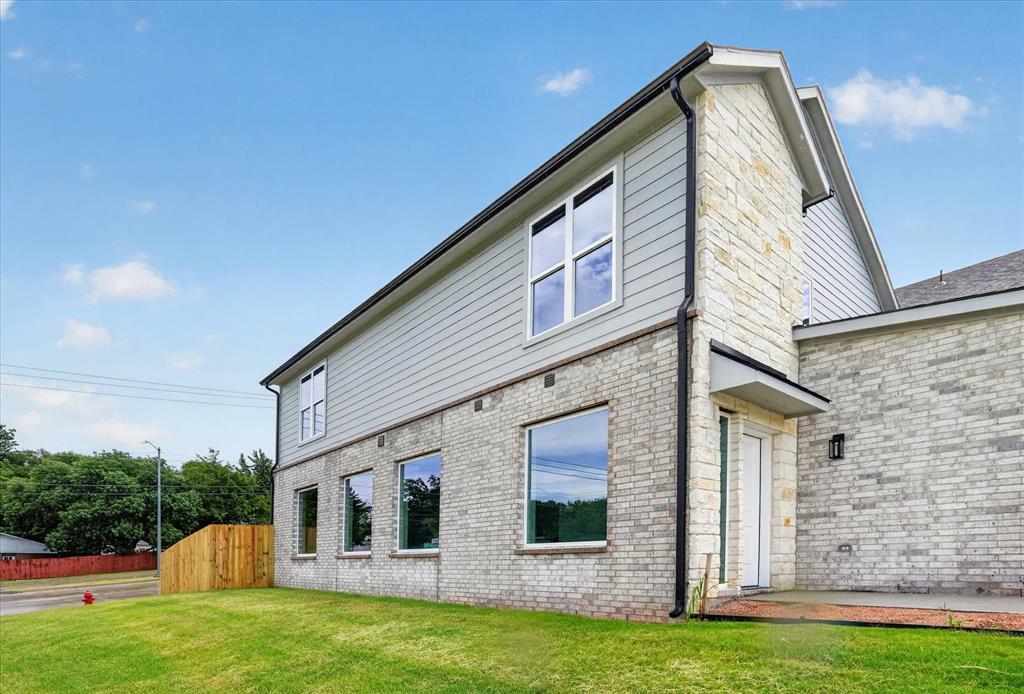 804 Premier Property Photo 2