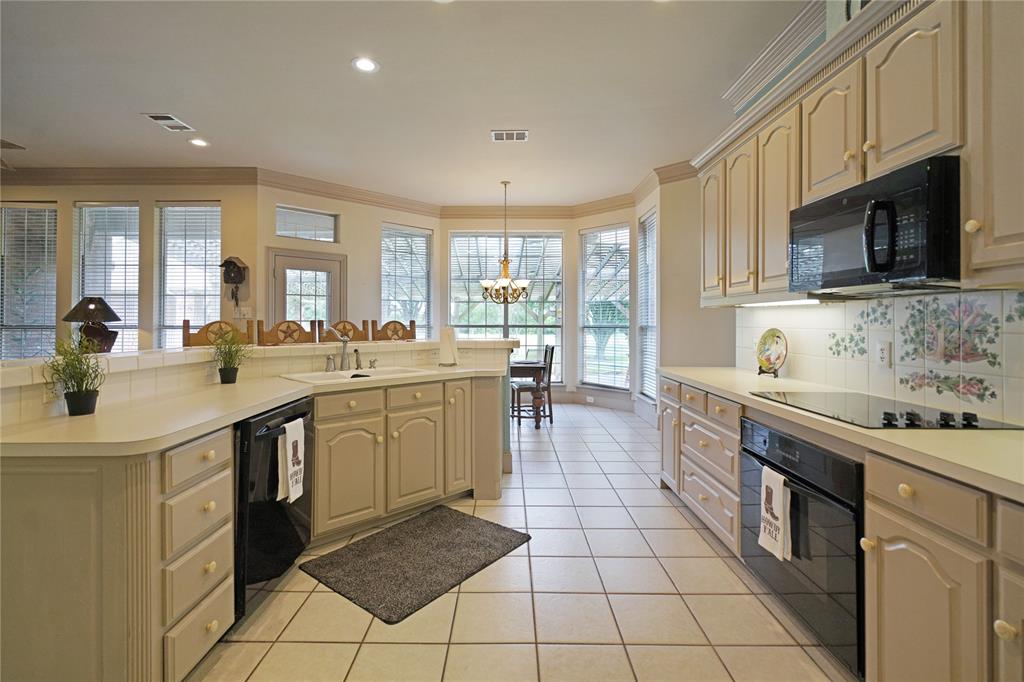 2152 Chisholm Trail Property Photo 8