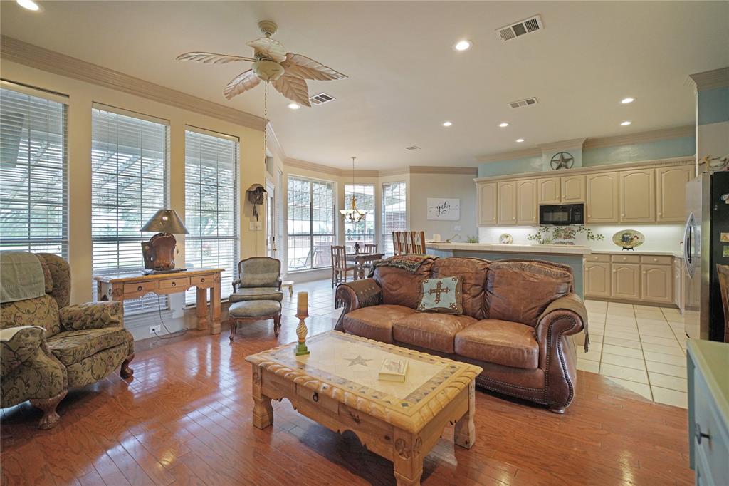 2152 Chisholm Trail Property Photo 13