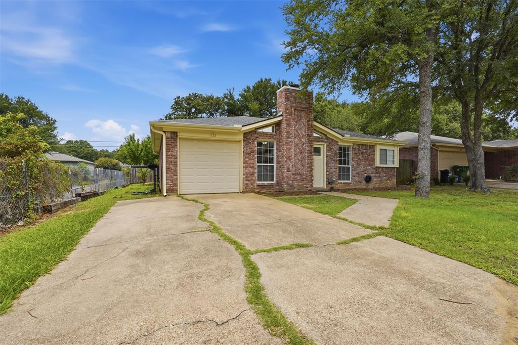 1122 Hidden Creek Drive Property Photo 4